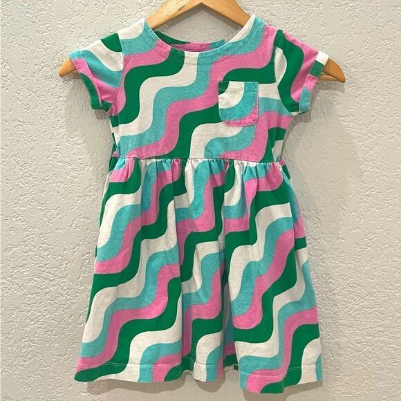 Mini Boden Fun Jersey Dress in Sapling Green Wave Size 5 - 6 Years - Picture 2 of 12